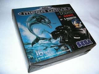 Console Megadrive et Ecco the Dolphin et Sonic en boîte - Megadrive