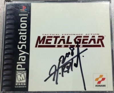 Metal Gear Solid signé par Hideo Kojima (import USA) sous blister - Playstation One